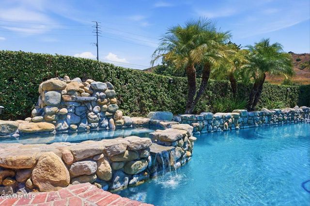 27833 Via Amistosa, Agoura Hills, CA 91301