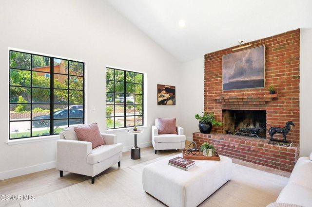 27833 Via Amistosa, Agoura Hills, CA 91301