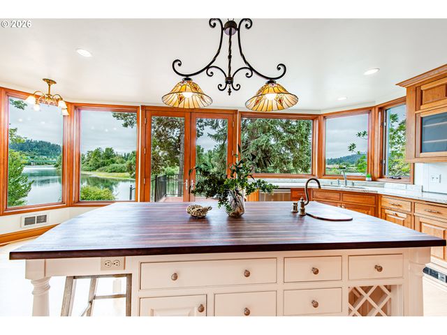441 W D St, Springfield, OR 97477