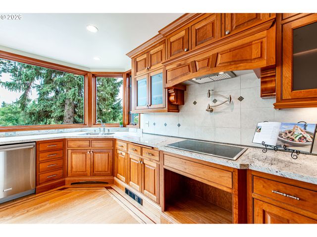 441 W D St, Springfield, OR 97477