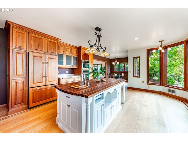 441 W D St, Springfield, OR 97477