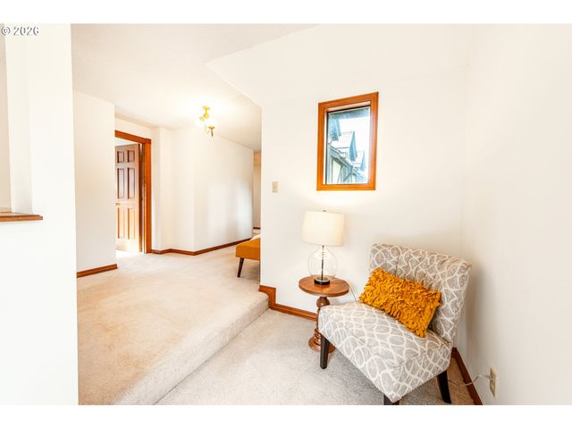 441 W D St, Springfield, OR 97477