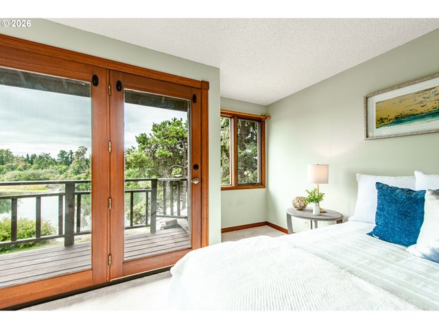 441 W D St, Springfield, OR 97477
