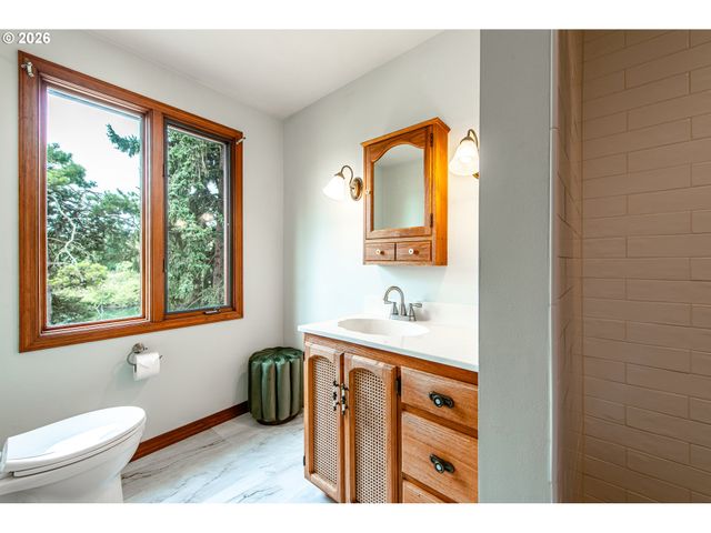 441 W D St, Springfield, OR 97477
