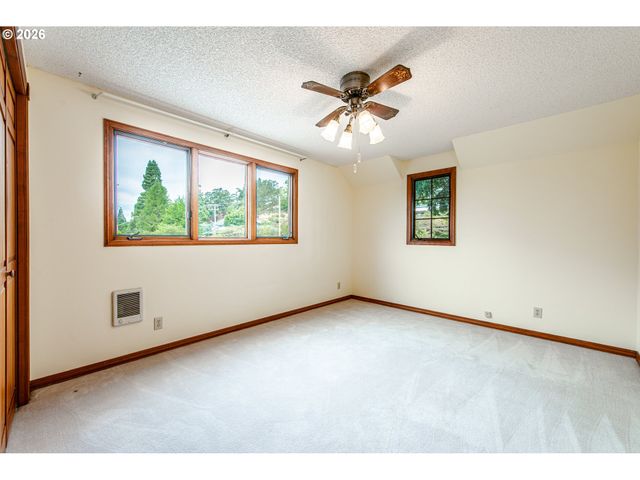 441 W D St, Springfield, OR 97477