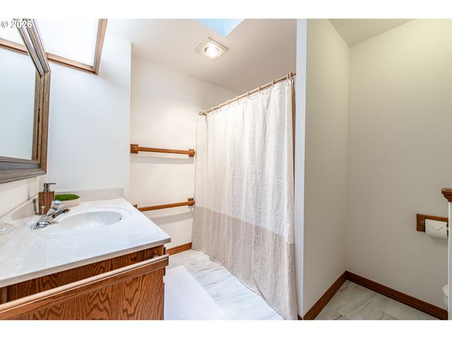 441 W D St, Springfield, OR 97477