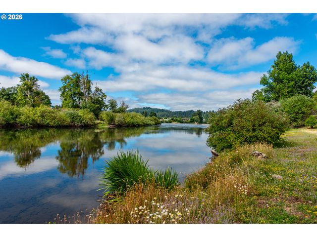 441 W D St, Springfield, OR 97477