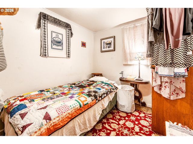 441 W D St, Springfield, OR 97477