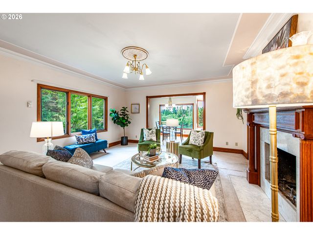 441 W D St, Springfield, OR 97477