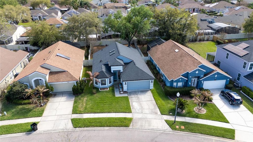 Image 2 of property listing at 5038 HOOK HOLLOW CIRCLE, Orlando, FL 32837