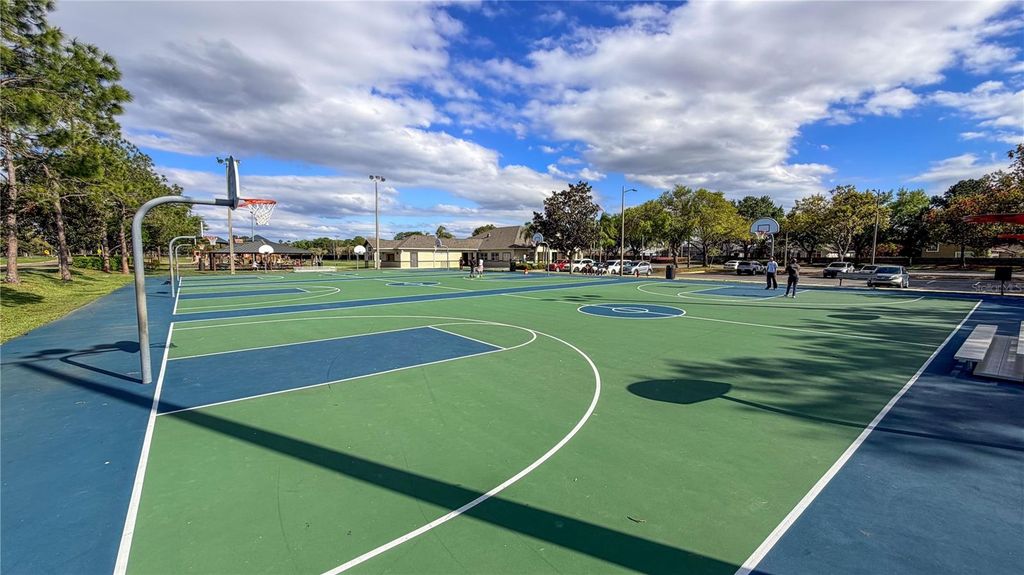 Image 15 of property listing at 5038 HOOK HOLLOW CIRCLE, Orlando, FL 32837