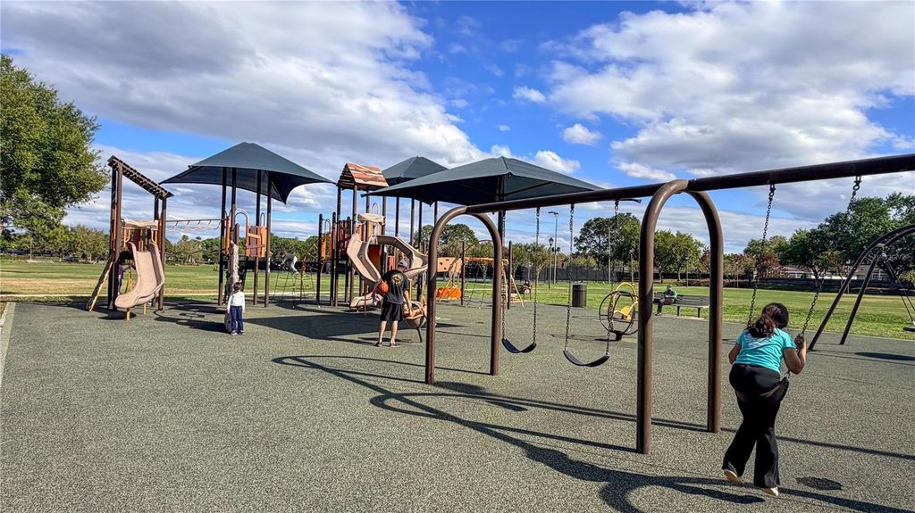 Image 19 of property listing at 5038 HOOK HOLLOW CIRCLE, Orlando, FL 32837