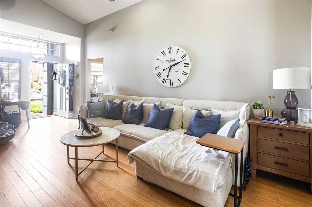 Image 26 of property listing at 5038 HOOK HOLLOW CIRCLE, Orlando, FL 32837