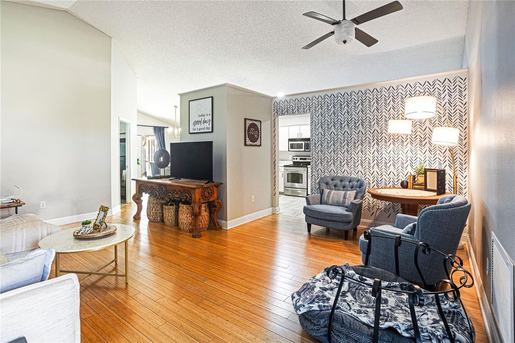 Image 27 of property listing at 5038 HOOK HOLLOW CIRCLE, Orlando, FL 32837