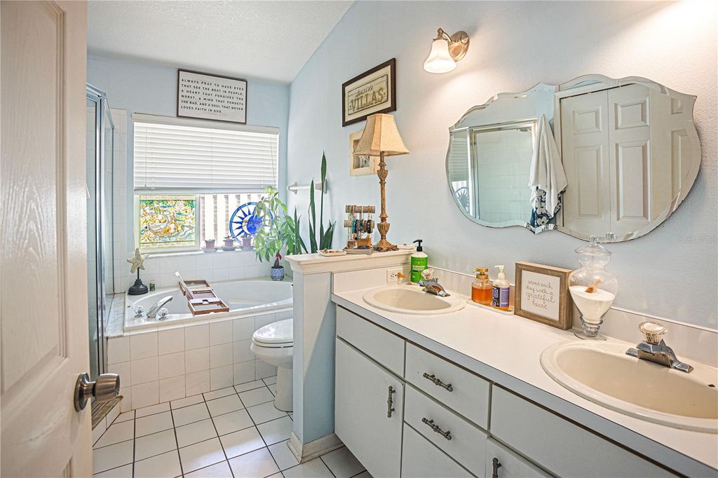 Image 37 of property listing at 5038 HOOK HOLLOW CIRCLE, Orlando, FL 32837