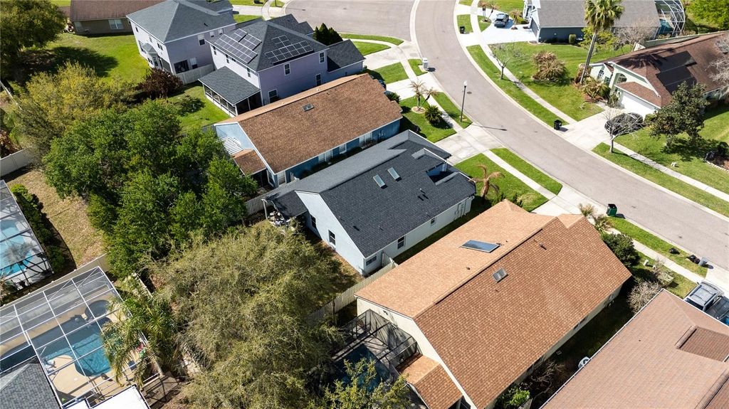 Image 5 of property listing at 5038 HOOK HOLLOW CIRCLE, Orlando, FL 32837