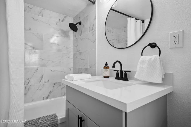 425 W Paseo Redondo Apt 3D, Tucson, AZ 85701