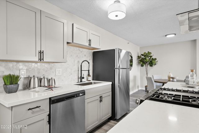 425 W Paseo Redondo Apt 3D, Tucson, AZ 85701