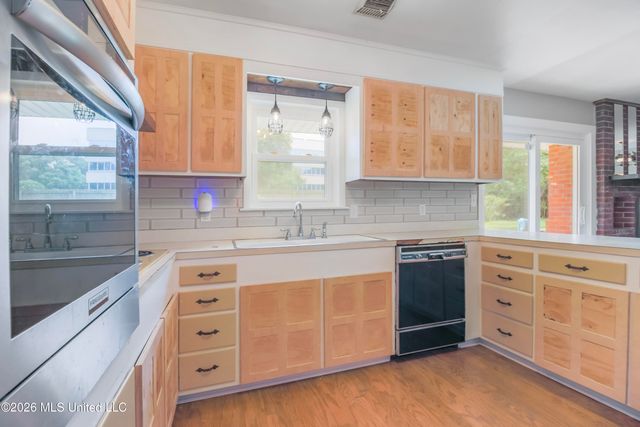325 Oakridge Circle, Biloxi, MS 39531