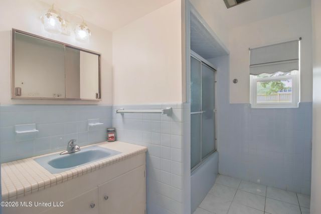 325 Oakridge Circle, Biloxi, MS 39531