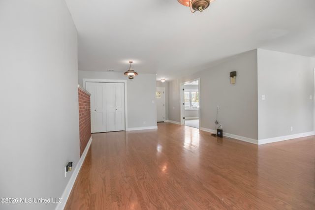 325 Oakridge Circle, Biloxi, MS 39531