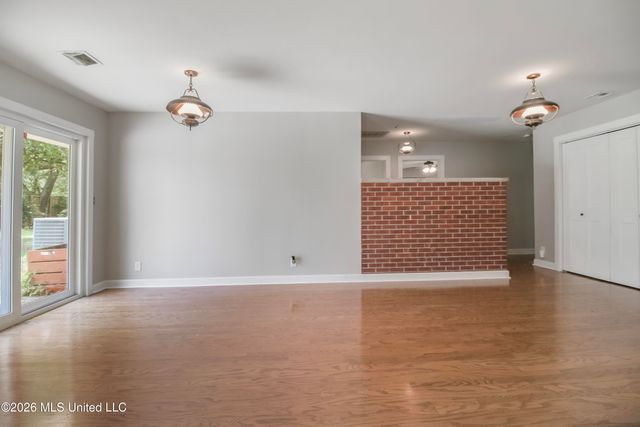 325 Oakridge Circle, Biloxi, MS 39531