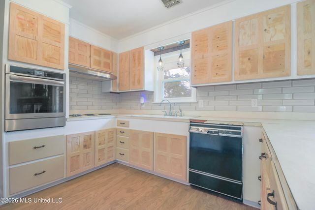 325 Oakridge Circle, Biloxi, MS 39531
