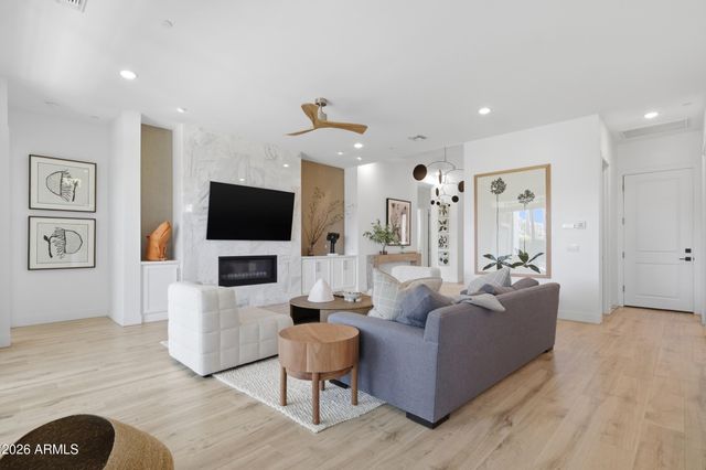 2777 W QUEEN CREEK Road 9, Chandler, AZ 85248