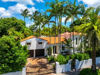 4727 N Bay Road, Miami Beach, FL 33140