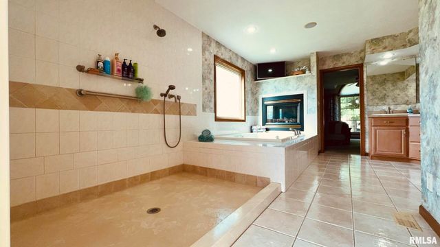 1016 MICHAEL Lane, West Frankfort, IL 62812