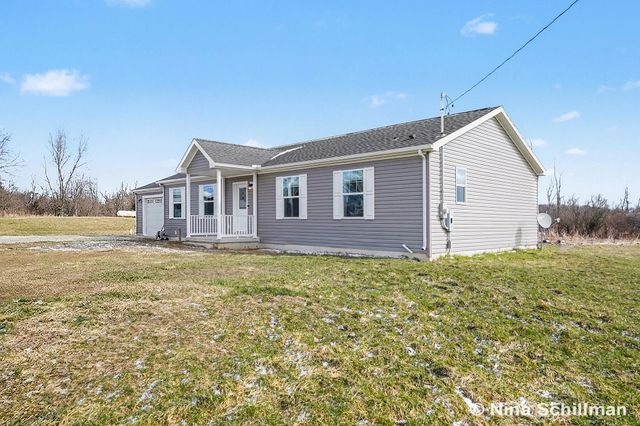 2406 Newaygo Road, Casnovia Twp, MI 49318