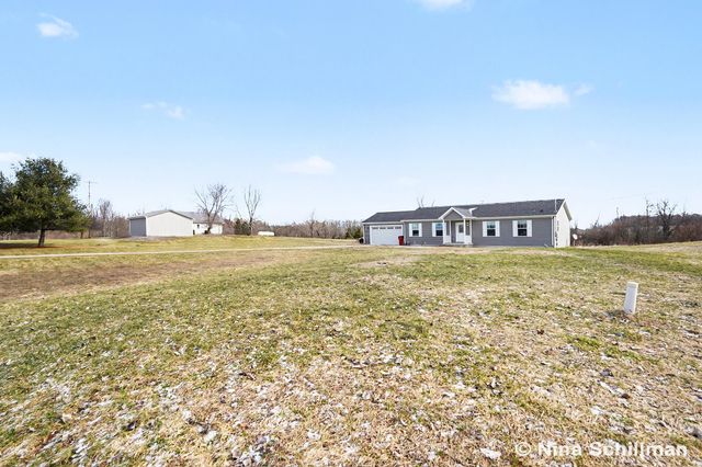 2406 Newaygo Road, Casnovia Twp, MI 49318