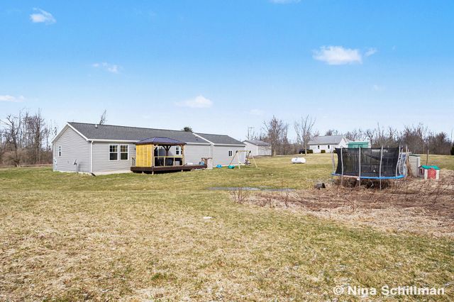2406 Newaygo Road, Casnovia Twp, MI 49318