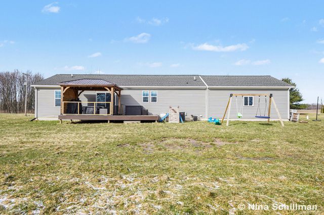 2406 Newaygo Road, Casnovia Twp, MI 49318