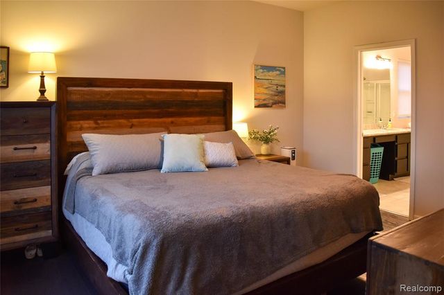 8211 Carston Lane, Brighton, MI 48116