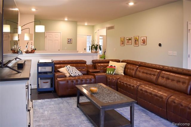 8211 Carston Lane, Brighton, MI 48116