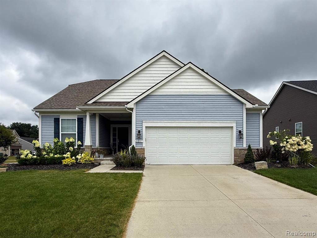 8211 Carston Lane, Brighton, MI 48116