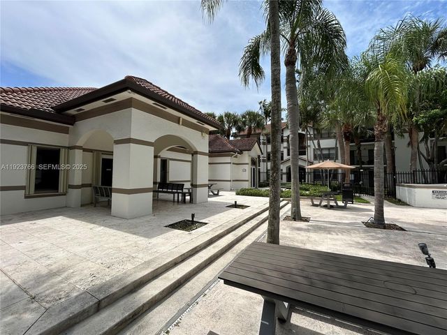 620 S Park Rd 15-2, Hollywood, FL 33021