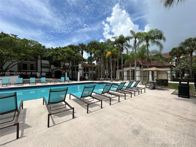 620 S Park Rd 15-2, Hollywood, FL 33021