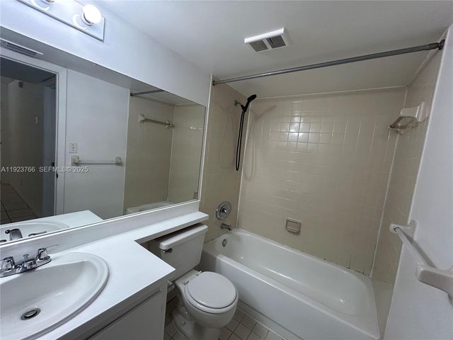 620 S Park Rd 15-2, Hollywood, FL 33021