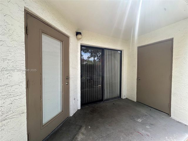 620 S Park Rd 15-2, Hollywood, FL 33021