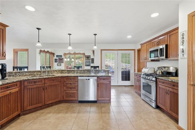 9079 Abbey Ln, North Huntingdon, PA 15642