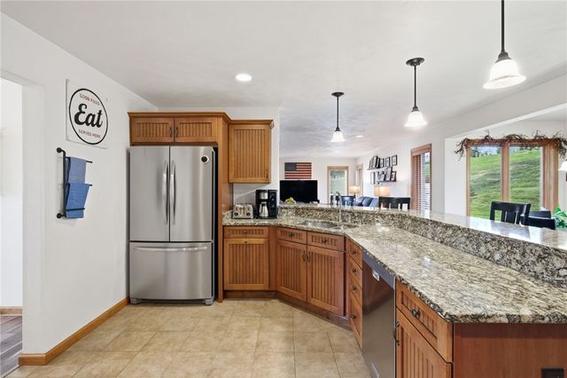 9079 Abbey Ln, North Huntingdon, PA 15642