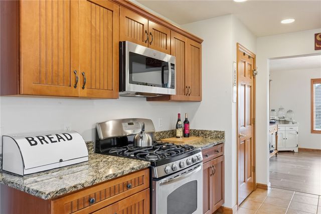 9079 Abbey Ln, North Huntingdon, PA 15642