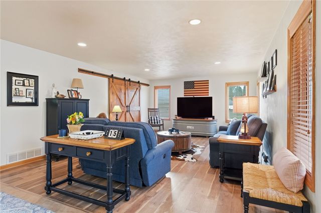 9079 Abbey Ln, North Huntingdon, PA 15642