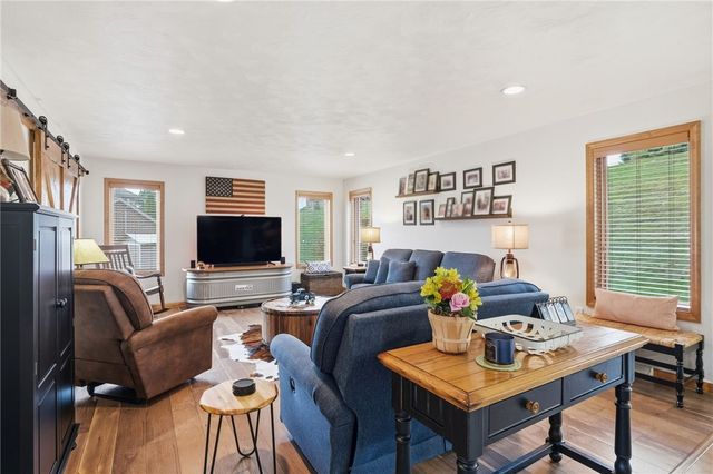 9079 Abbey Ln, North Huntingdon, PA 15642