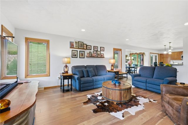 9079 Abbey Ln, North Huntingdon, PA 15642