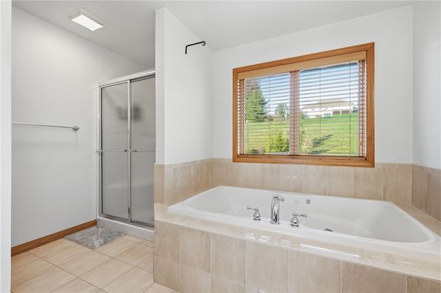 9079 Abbey Ln, North Huntingdon, PA 15642