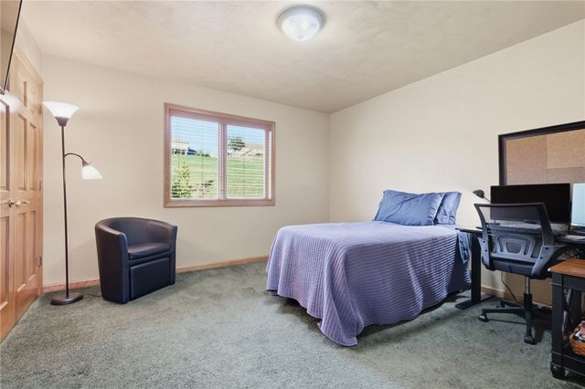 9079 Abbey Ln, North Huntingdon, PA 15642