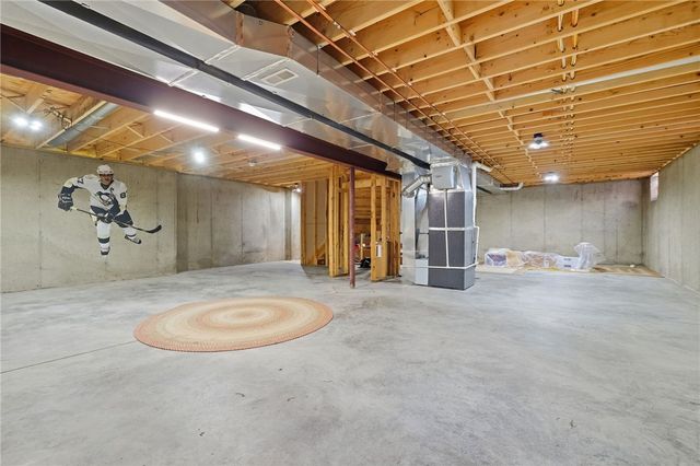 9079 Abbey Ln, North Huntingdon, PA 15642